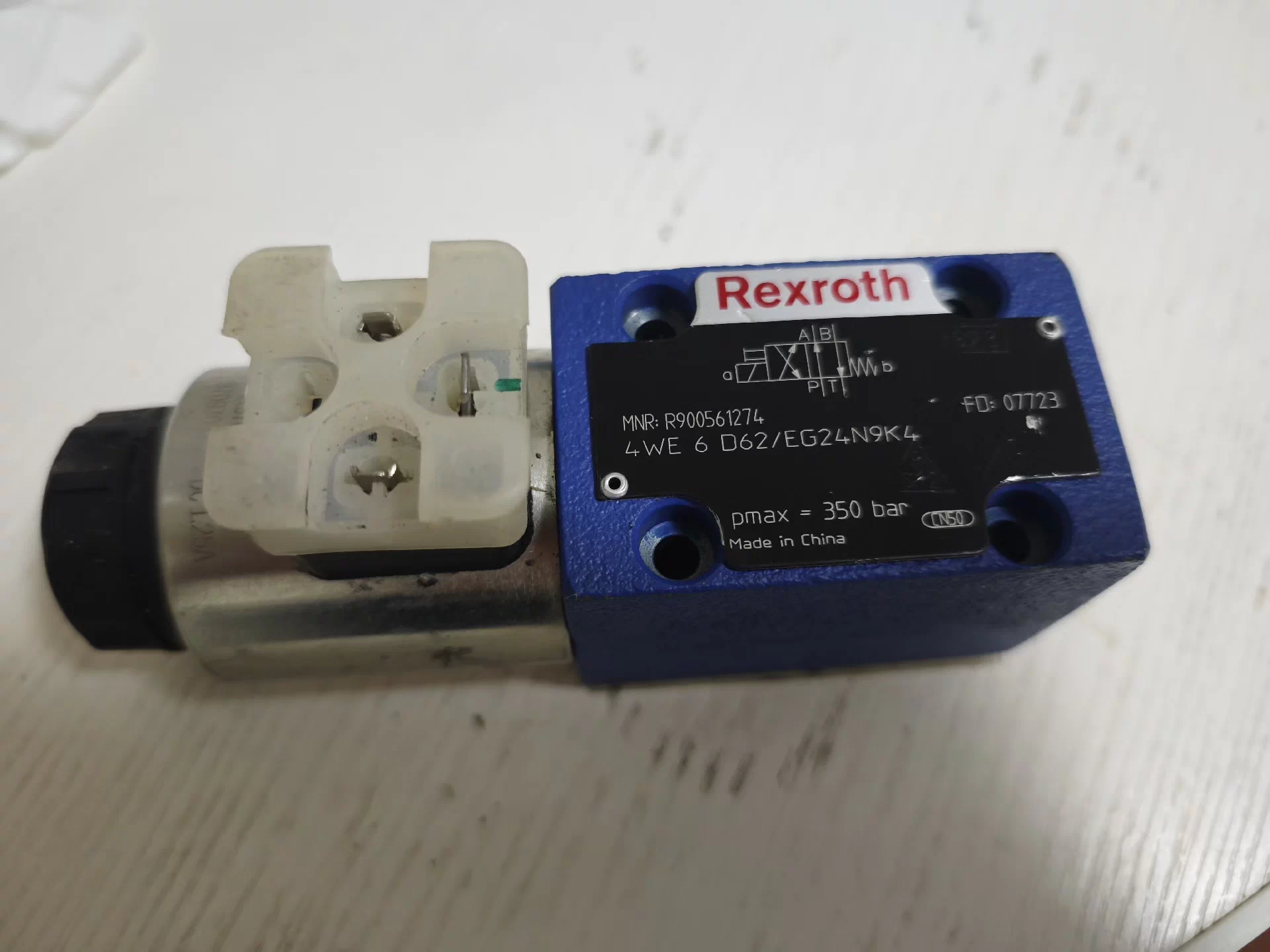 Абсолютно новый оригинальный электромагнитный клапан Rexroth 4WE6D62/EG24N9K4.