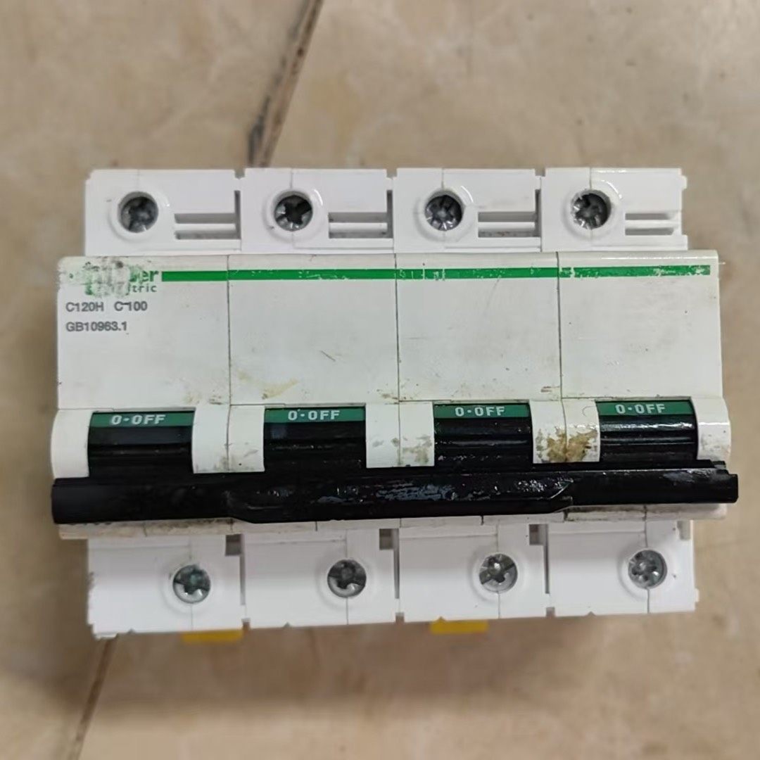 施耐德4P100A，成色如图，