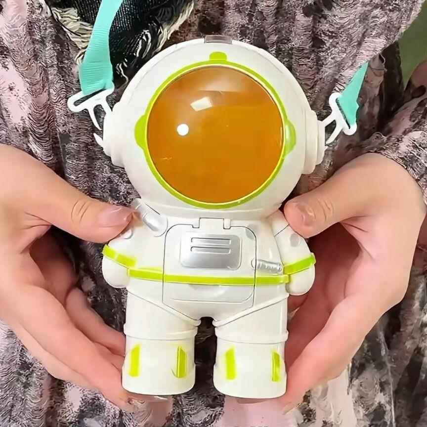 太空人水杯儿童迷你饮水机夏季户外随身学生上学专用水壶高颜值