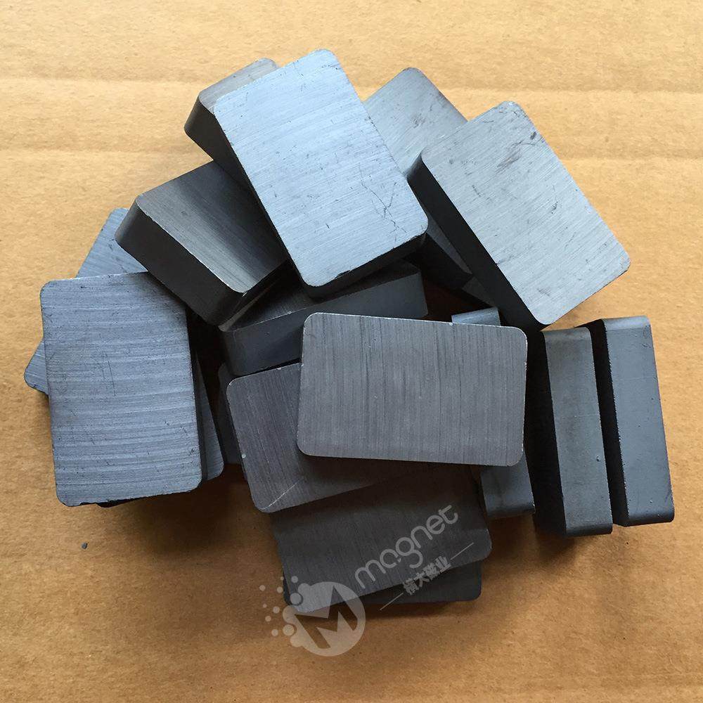 黑色方形磁铁F48*22*10刀架磁铁工具条磁钢强力铁氧体吸铁石