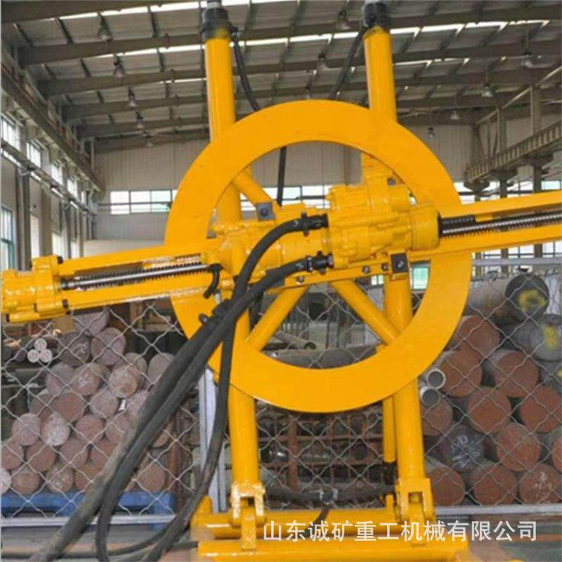 导轨回转凿岩机是以压缩空气为动力的中深孔凿岩机具