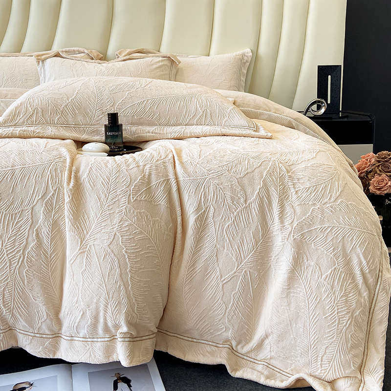 轻奢风冬季加厚牛奶绒四件套保暖珊瑚绒高级感雕花被套防静电床品