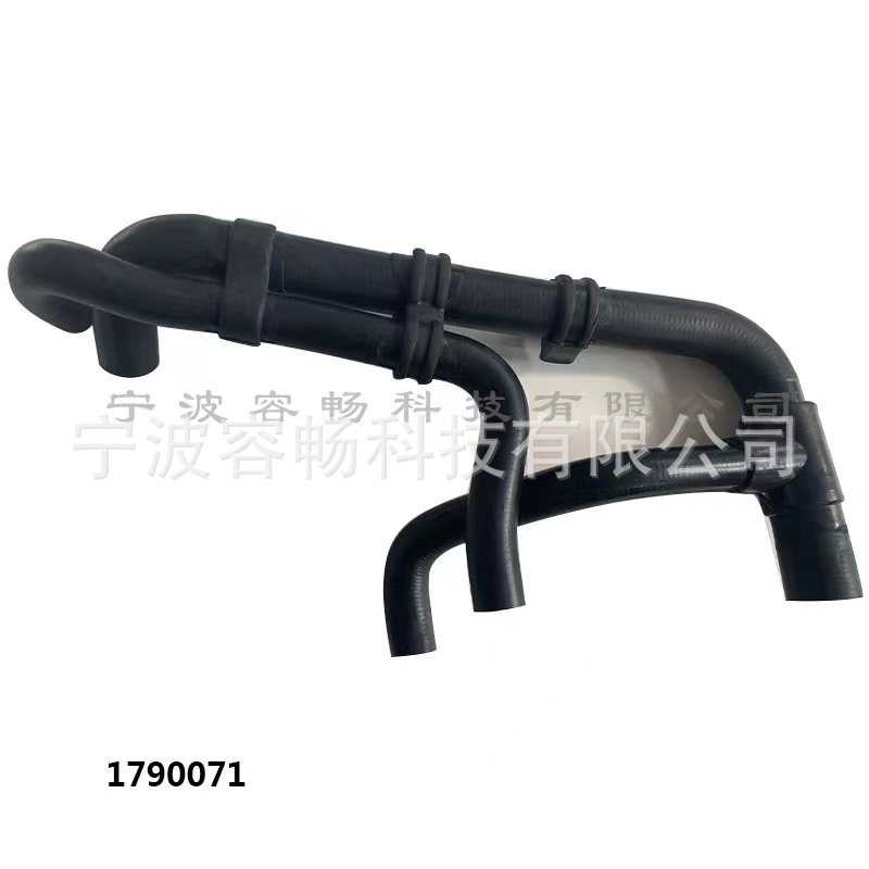 工厂供应斯堪尼亚卡车水管 副水箱水管1790071汽车高温橡胶软管黑