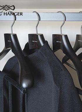 正品金领结黑色高端奢实木衣架高档家室用卧挂衣木宽肩无质痕轻衣