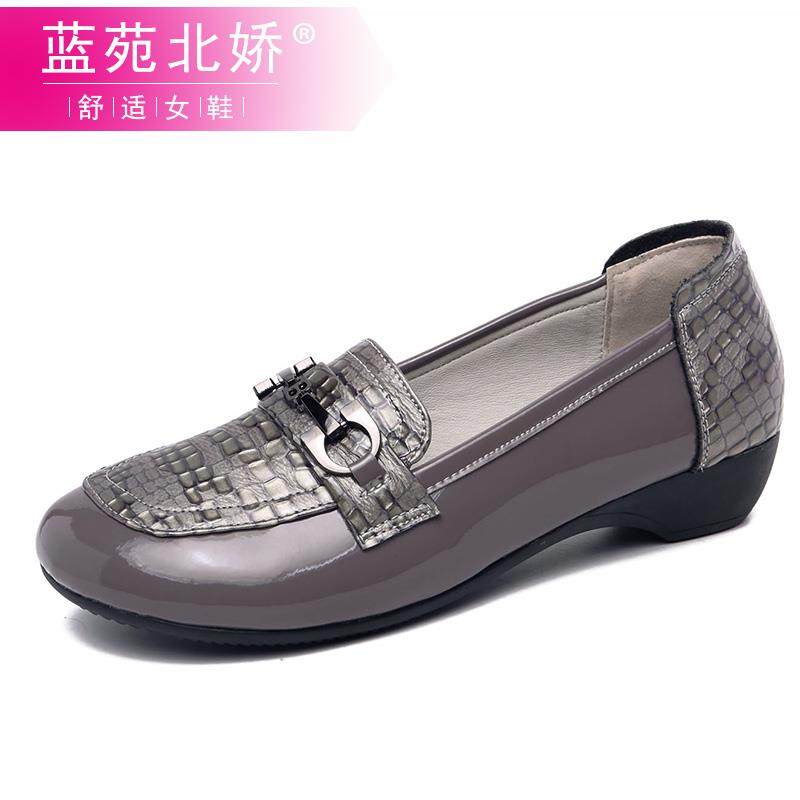 正品皮单漆鞋软真皮底豆豆鞋女浅口中年妈鞋妈2025新款皮鞋秋大尺