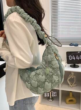 小众韩国褶皱云朵包ins百搭泡泡腋下包羽绒棉服包单肩斜挎饺子包