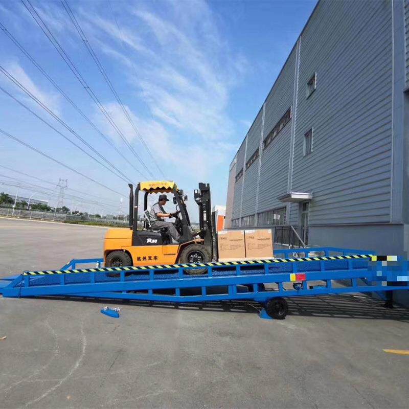 集装箱仓储登车桥装卸移动升降机叉车装卸神器10吨 移动登车桥