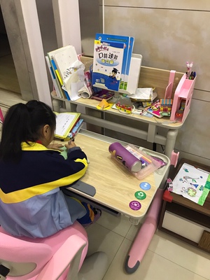 火有火的原因:法兰芭比好学童儿童学习桌怎么样?内幕揭秘