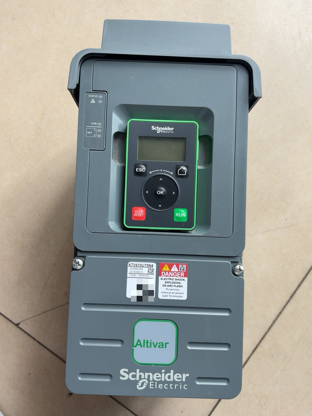 施耐德变频器ATV610U75N4，7.5KW，实物图功能包