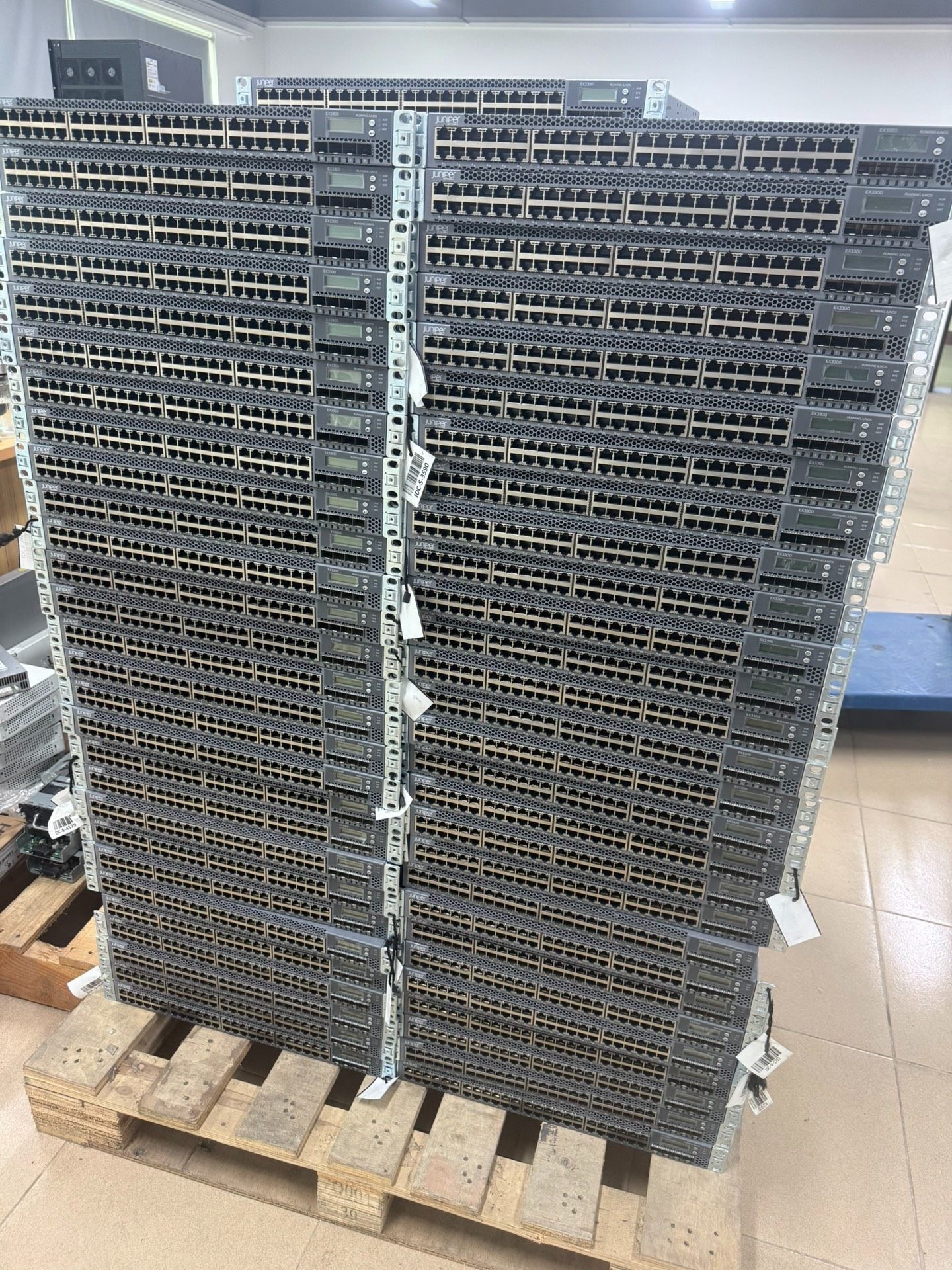 JUNIPER EX3300-48T 48口千兆电口 4口1