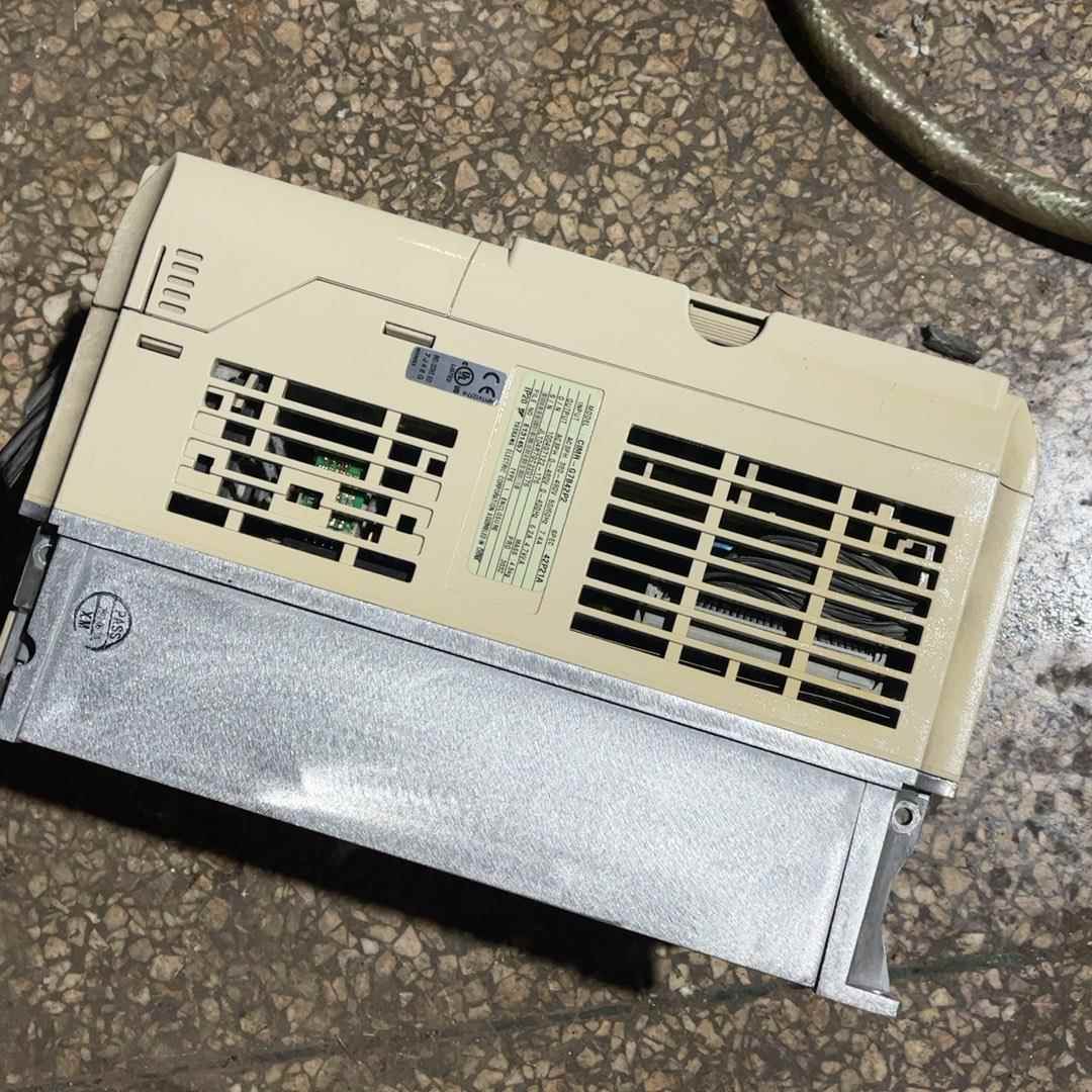 标价是空箱-安川2.2KW变频器CIMR-G7A42P2、二手拆机包好运议价