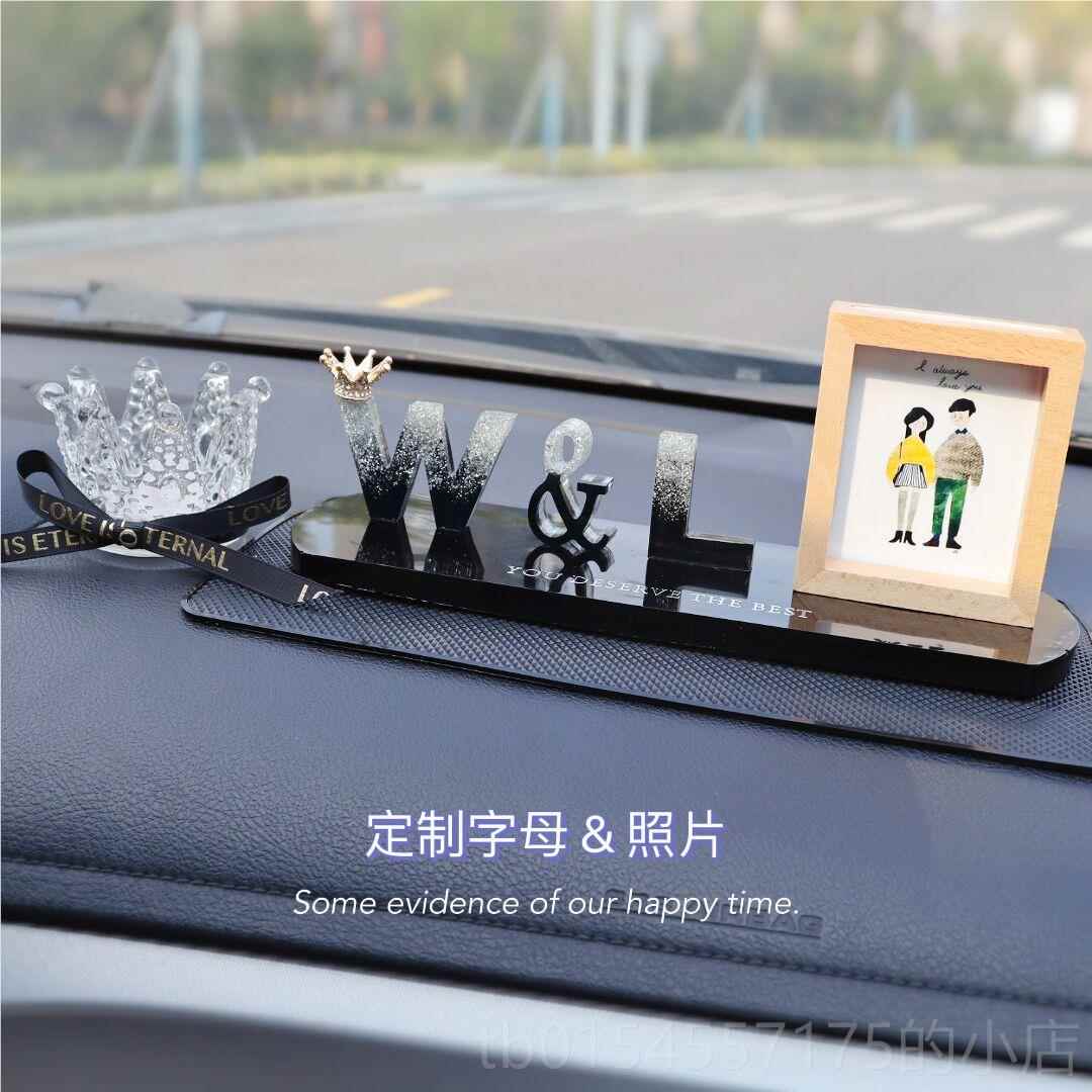 正品创车载摆件车用diy字字母数摆台情侣汽车内定原制照片饰礼物