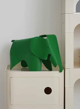 象网红小椅子模型拍照具简约桌面视电柜书架道创意小象模型装饰动