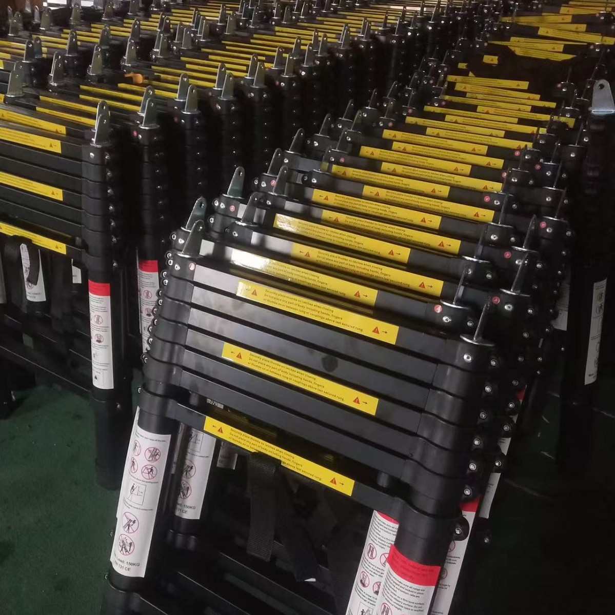 车顶帐篷梯子车顶行李架户外露营休闲折叠一键伸缩梯多键收缩直梯