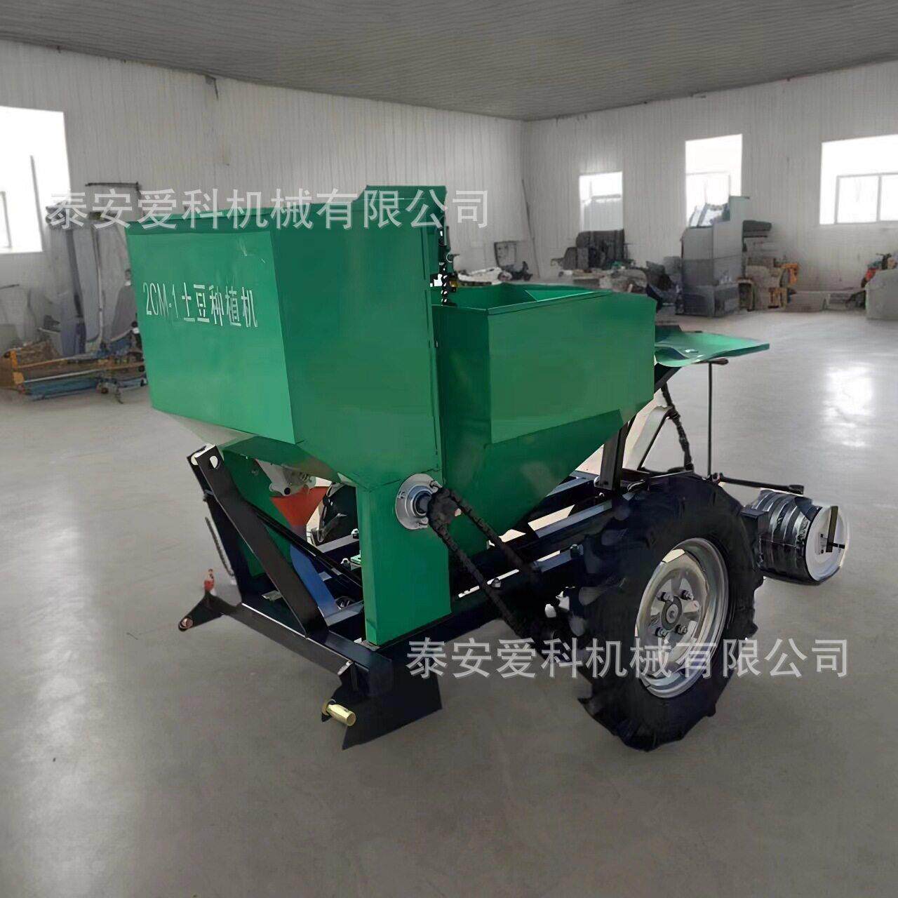 拖拉机带土豆播种机垄两行双垄双行旋耕起垄覆膜开沟土豆种植机