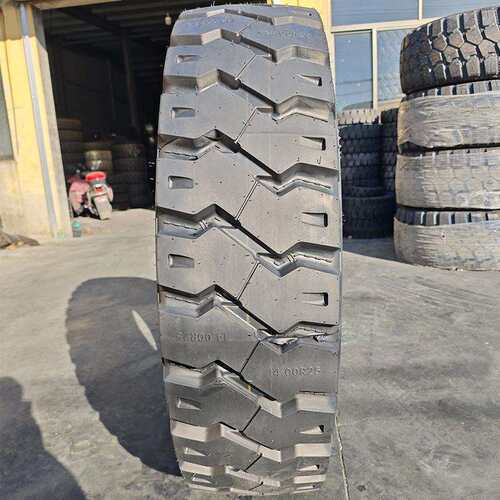 1400R25 宽体车轮胎1600R25宽体自卸车矿山全钢丝工程机械轮胎