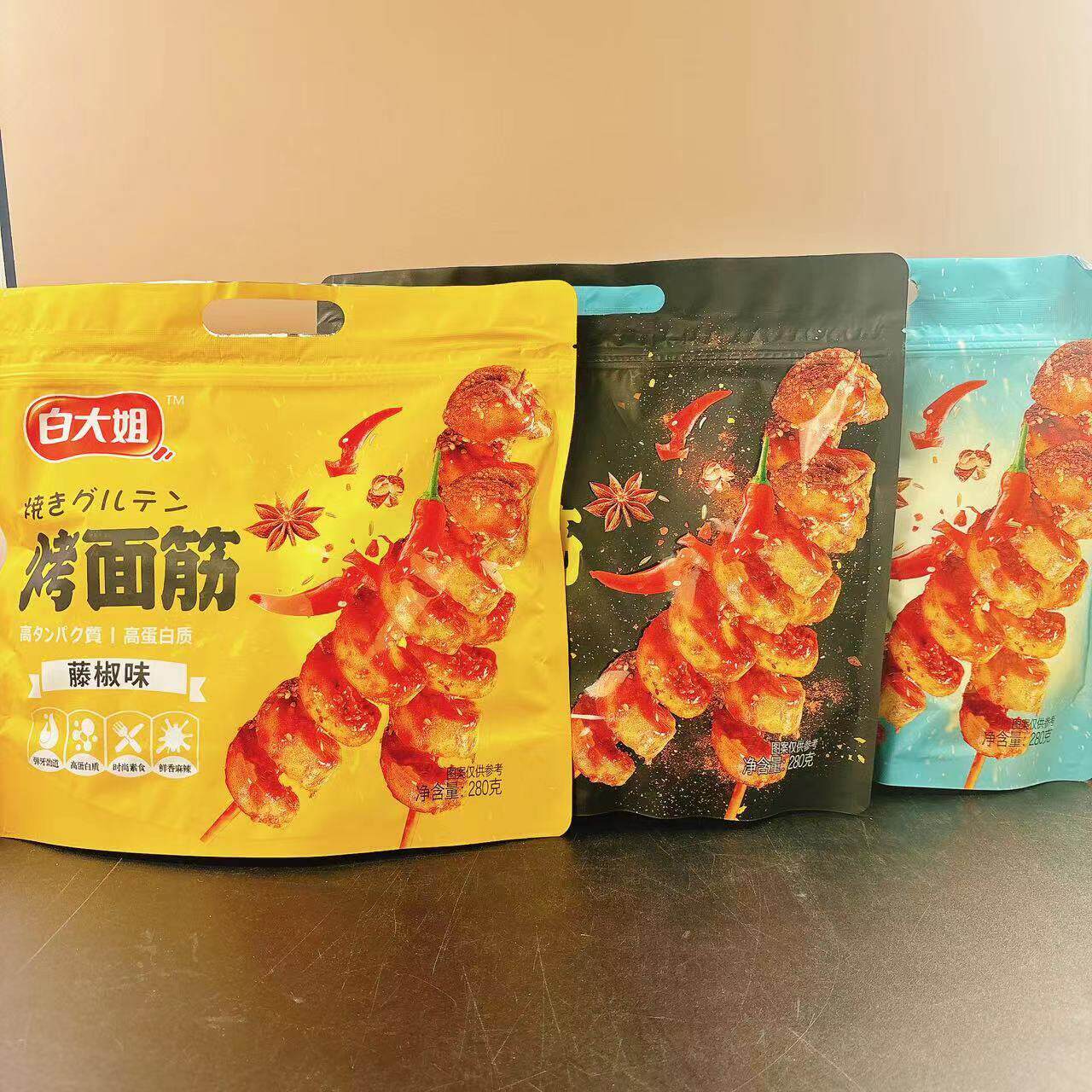 速发现货藤椒辣条白大姐烤面筋香辣味藤椒味孜然味辣条儿时味道豆