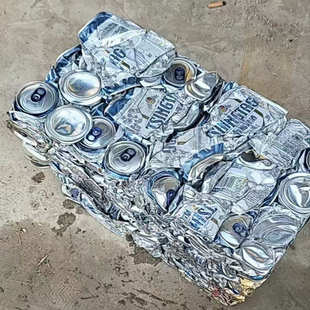 小型废料金属压块机废铝废料刨花易拉罐彩钢瓦油桶压扁机