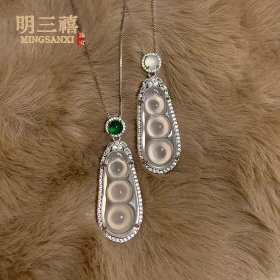 2026天然冰种玉髓吊坠翡翠色福豆少女玉石镶银色四季豆玛瑙项链子