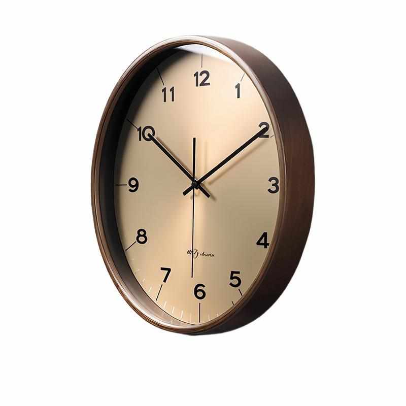现代简约实木客厅家用挂钟卧室2024钟表挂墙时钟大气挂表新款壁钟
