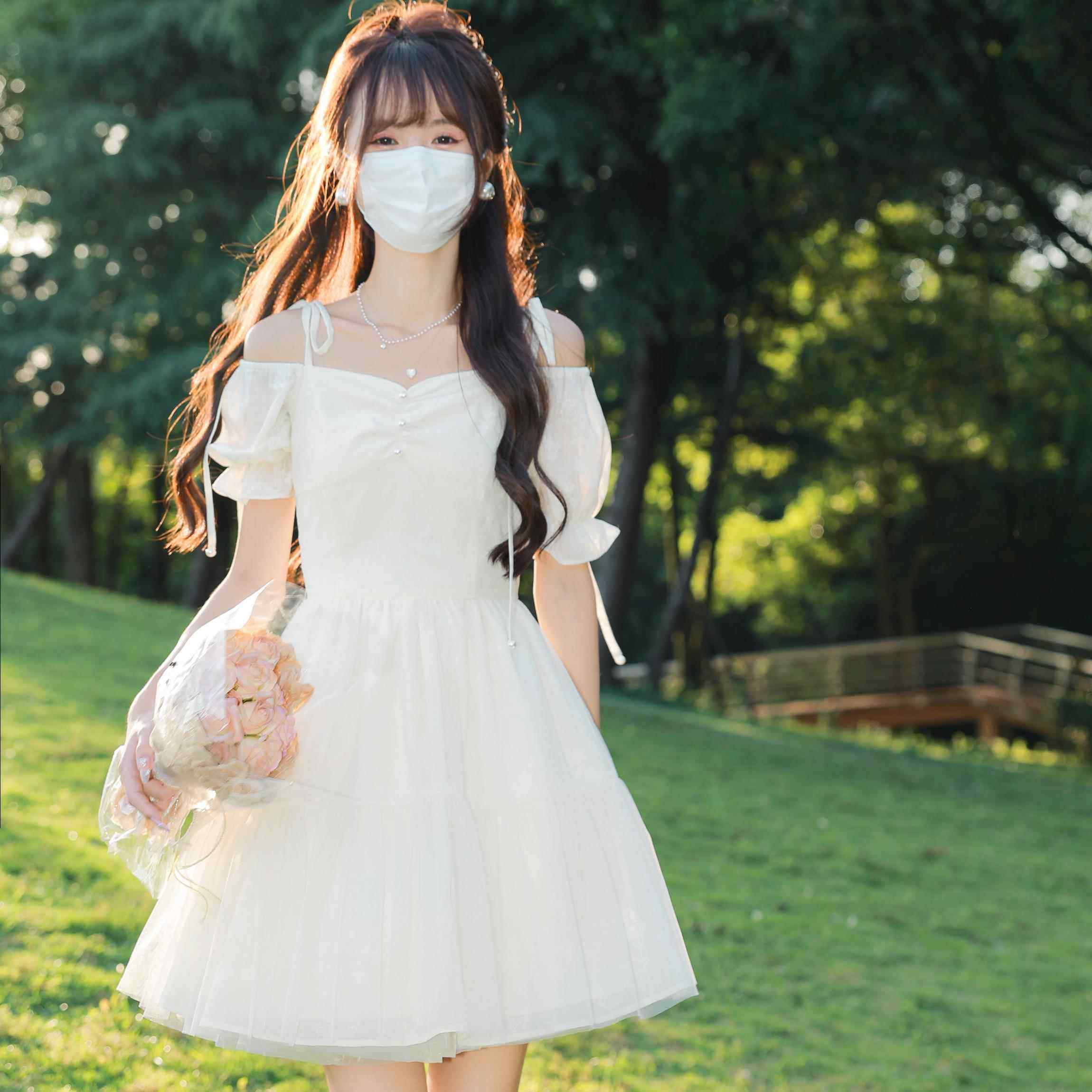 花崎鹿香草欧蕾设计感洋装度假风仙女公主裙短裙小个子穿搭温柔