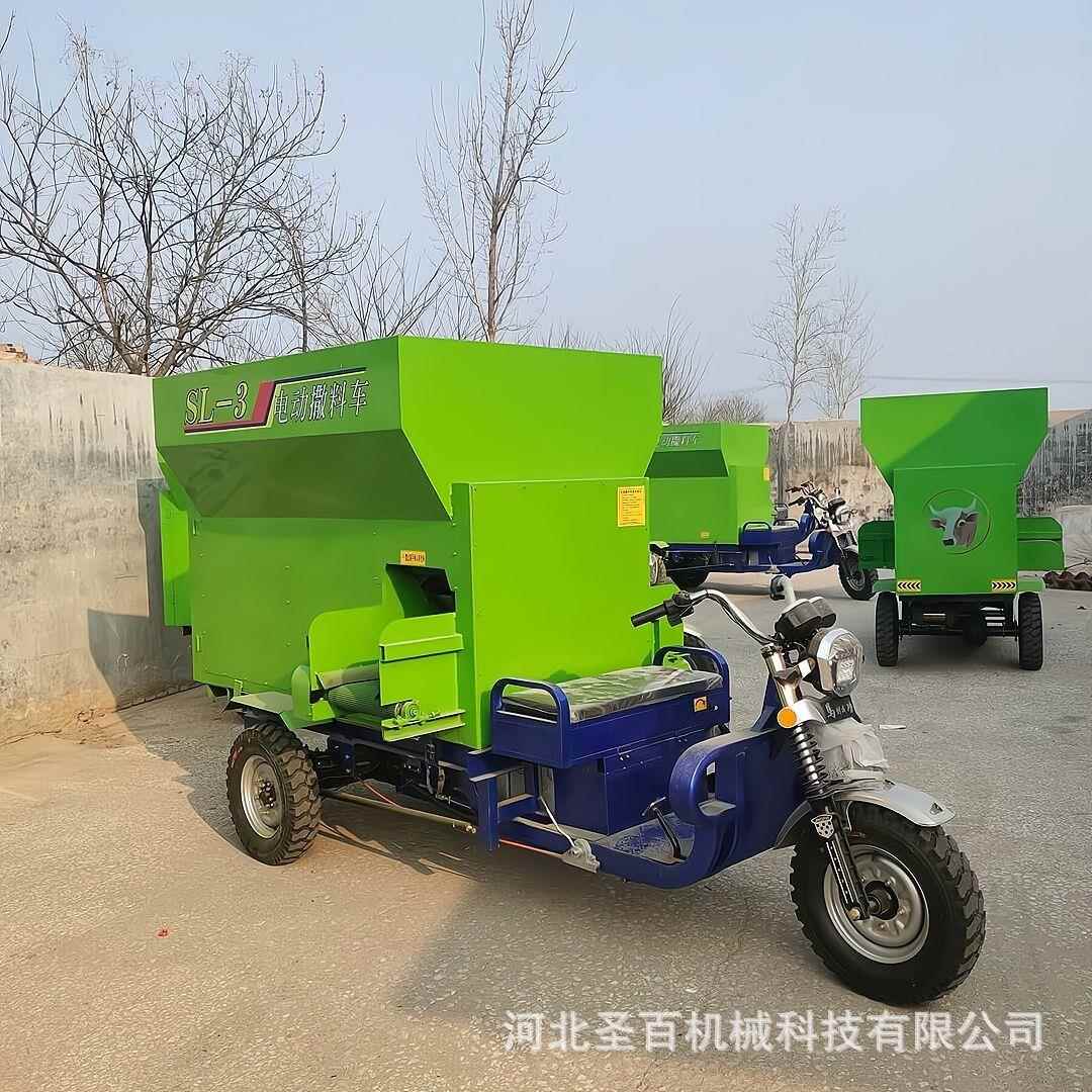 牛羊电动料撒车牛场车喂料羊场三轮柴油全自动自走式饲喂设备