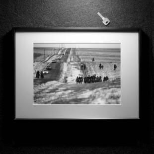 摄影装饰画 玛格南Guy Le Querrec的名作 黑白艺术卧室客厅挂画
