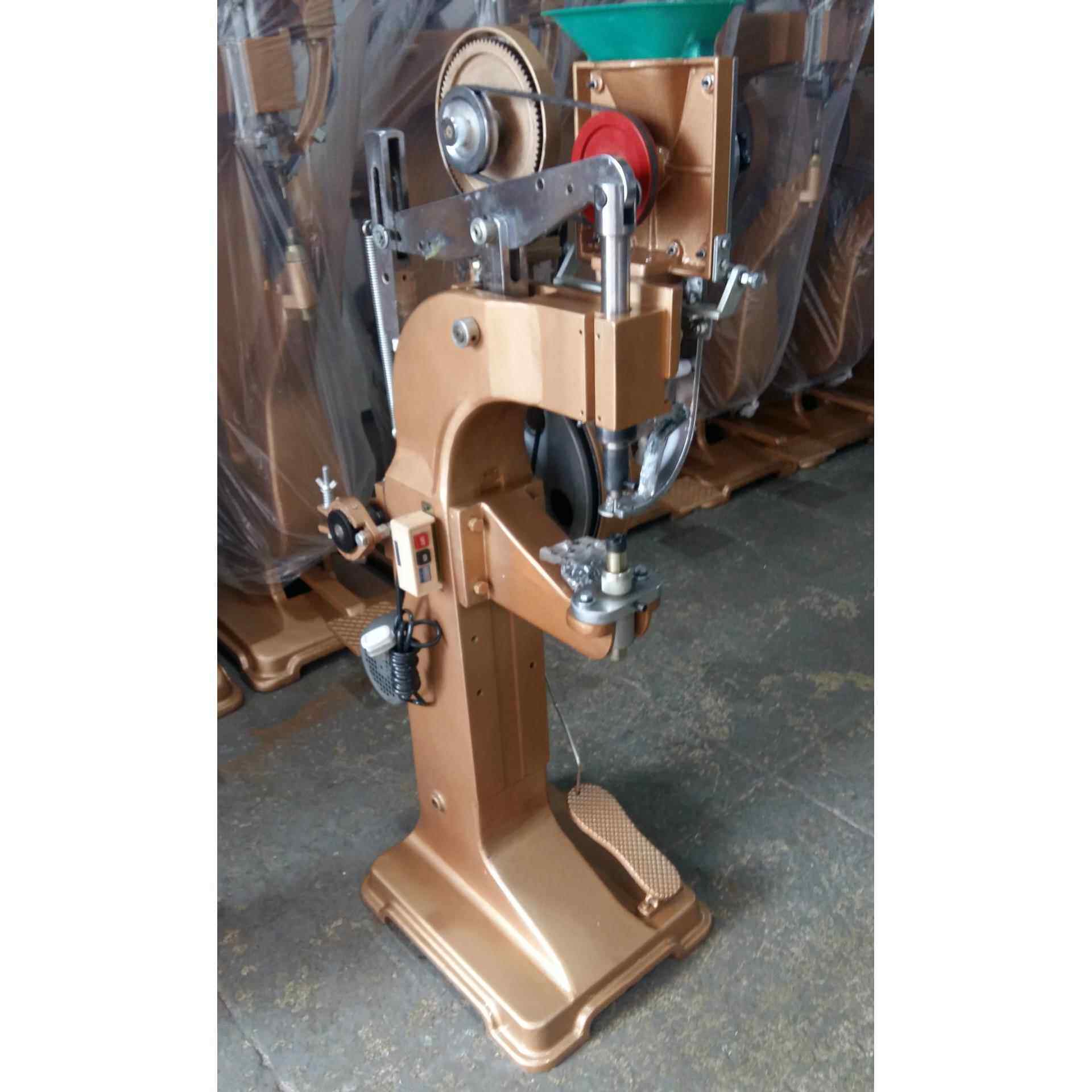 半自动虎骨扣铆钉机、,登山鞋扣、劳保鞋扣、D型扣钉扣机