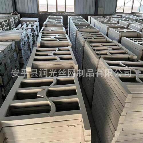 铁路水泥防护栅栏高铁路基混凝土栏杆桥梁栏杆海鸥栏片立柱厂家