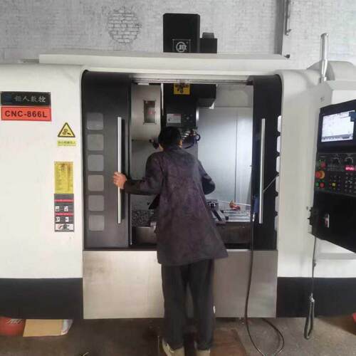 处理二手钜人CNC-866L立式加工中心主轴锥度BT40现货