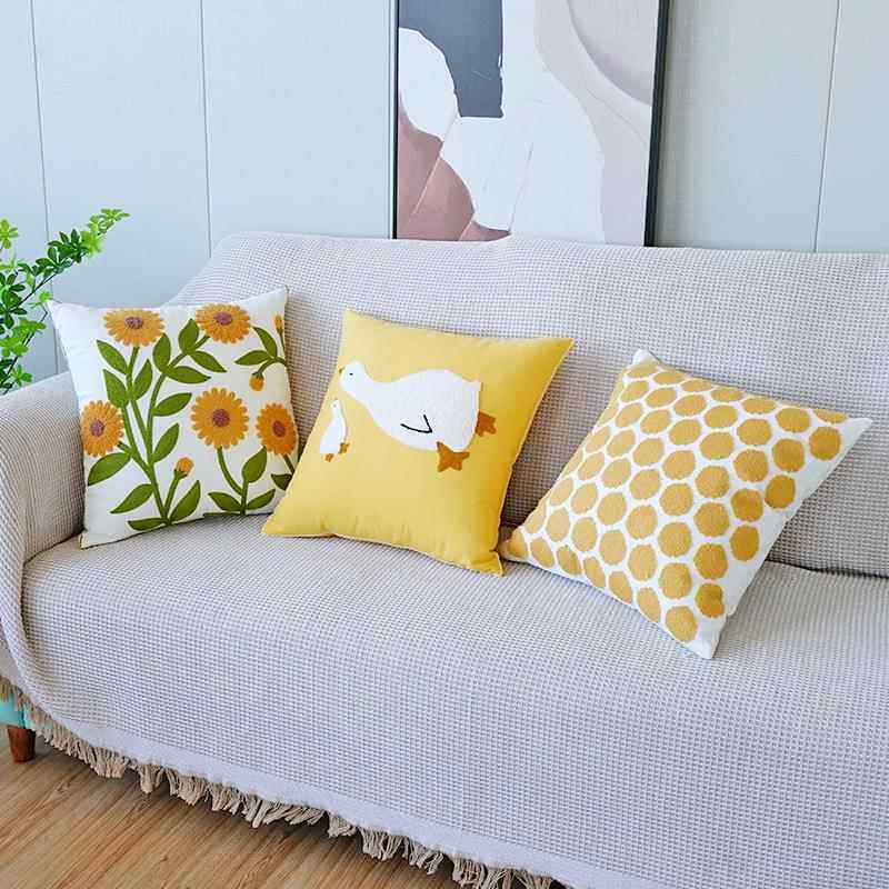 ins风可爱客厅沙发抱枕北欧卧室床头靠背植物花卉刺绣样板间靠垫