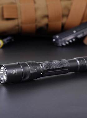 Fenix菲尼克斯FD20变焦手电筒360度旋转调焦便携型AA电池2节