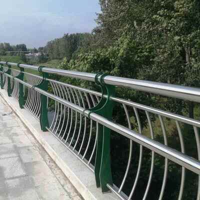 304不锈钢桥梁护栏工程复合管防撞大桥立柱河道景观LED灯光隔离栏