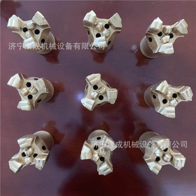 工程钻探用四翼金刚石钻头矿山探水探瓦斯三翼金刚石钻头耐磨钻头