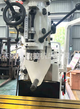 供应ZX6332B炮塔铣床 数显M5炮塔铣床 自动走刀 量大优惠立式铣床