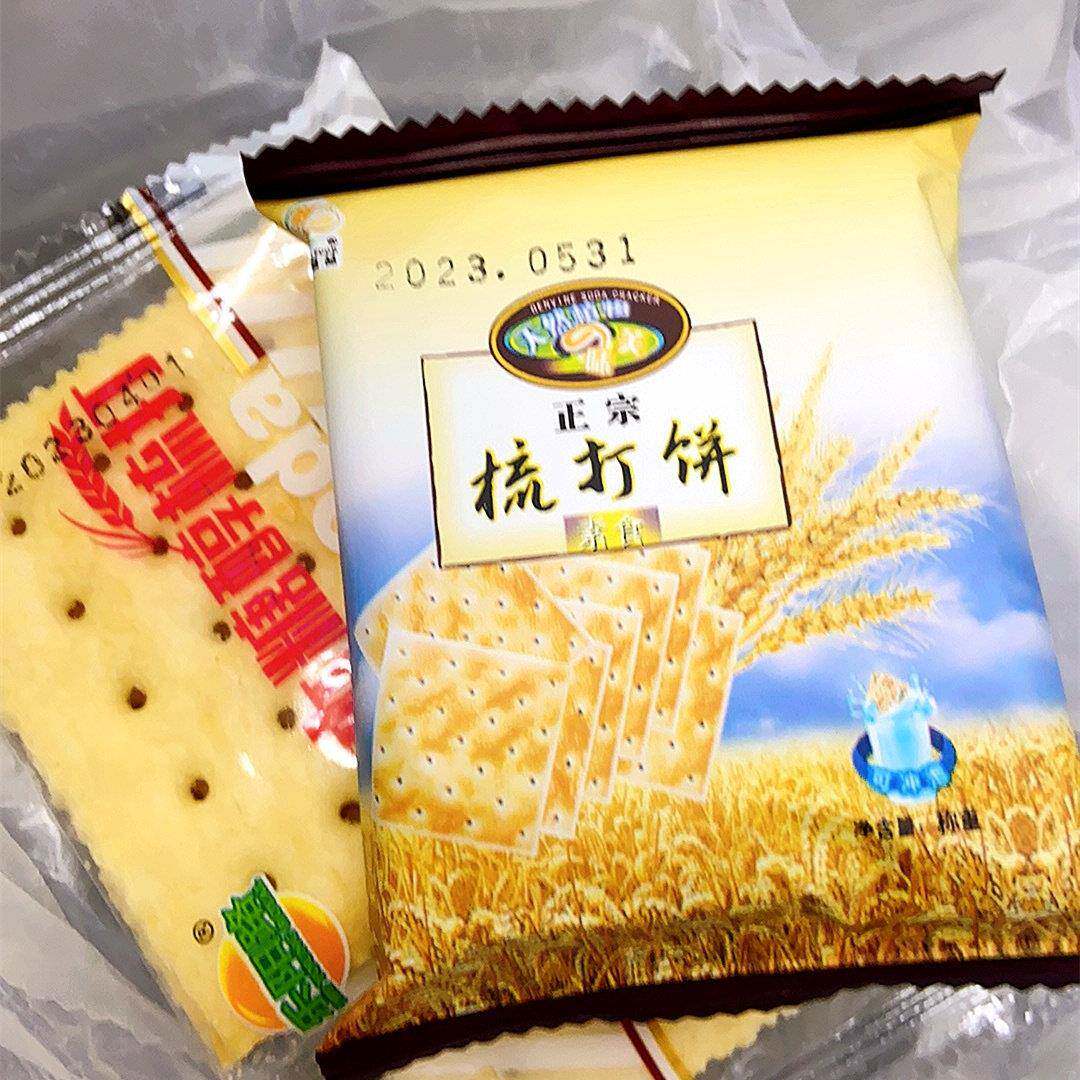 新苏打饼干代餐休闲早餐零食孕妇老人碱性饼干素食独立包装厦门特
