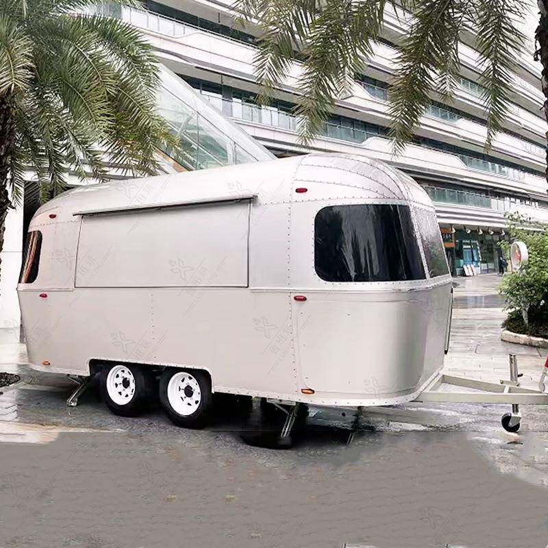 复合保温铝板拖挂房车 带卫生间厨房露营旅居车 仿真1：1车模型