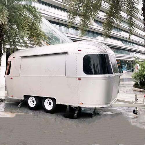 复合保温铝板拖挂房车 带卫生间厨房露营旅居车 仿真1：1车模型