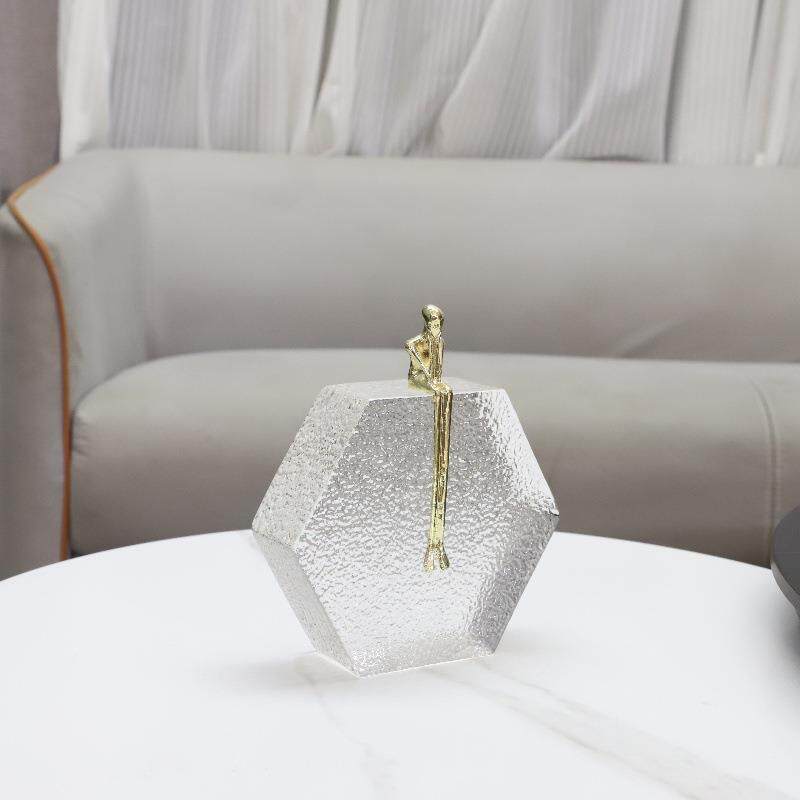 现代简约六边形冰晶纹透明水晶砖小金人摆件客厅玄关软装家居饰品