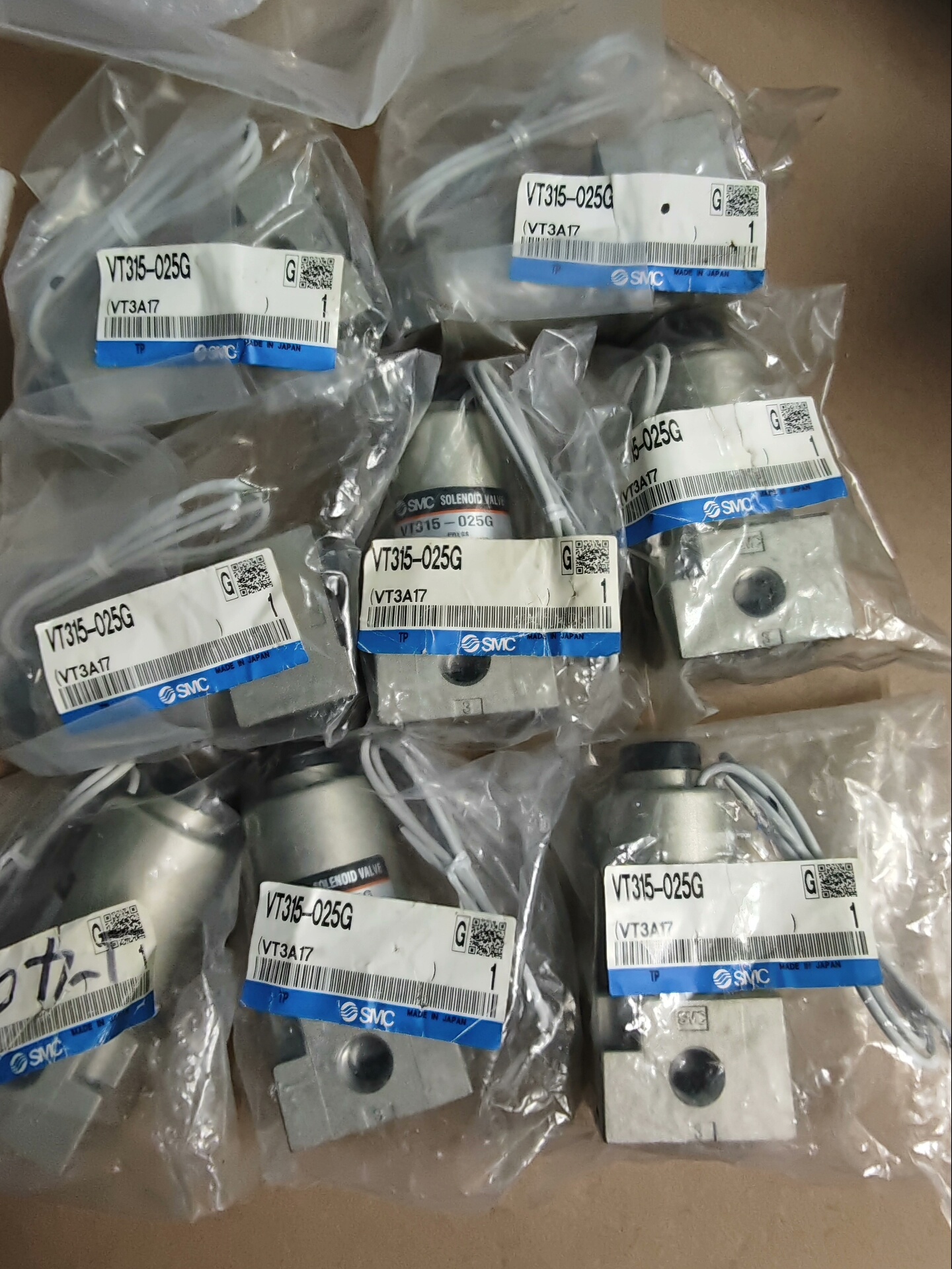 打包处理:全新原装进口SMC电磁阀VT315-025G