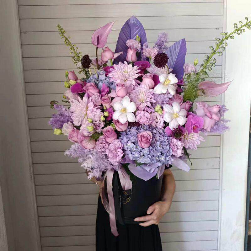 西安鲜花店同城送母亲节花束卡布奇诺玫瑰速递520抱抱桶气球生日