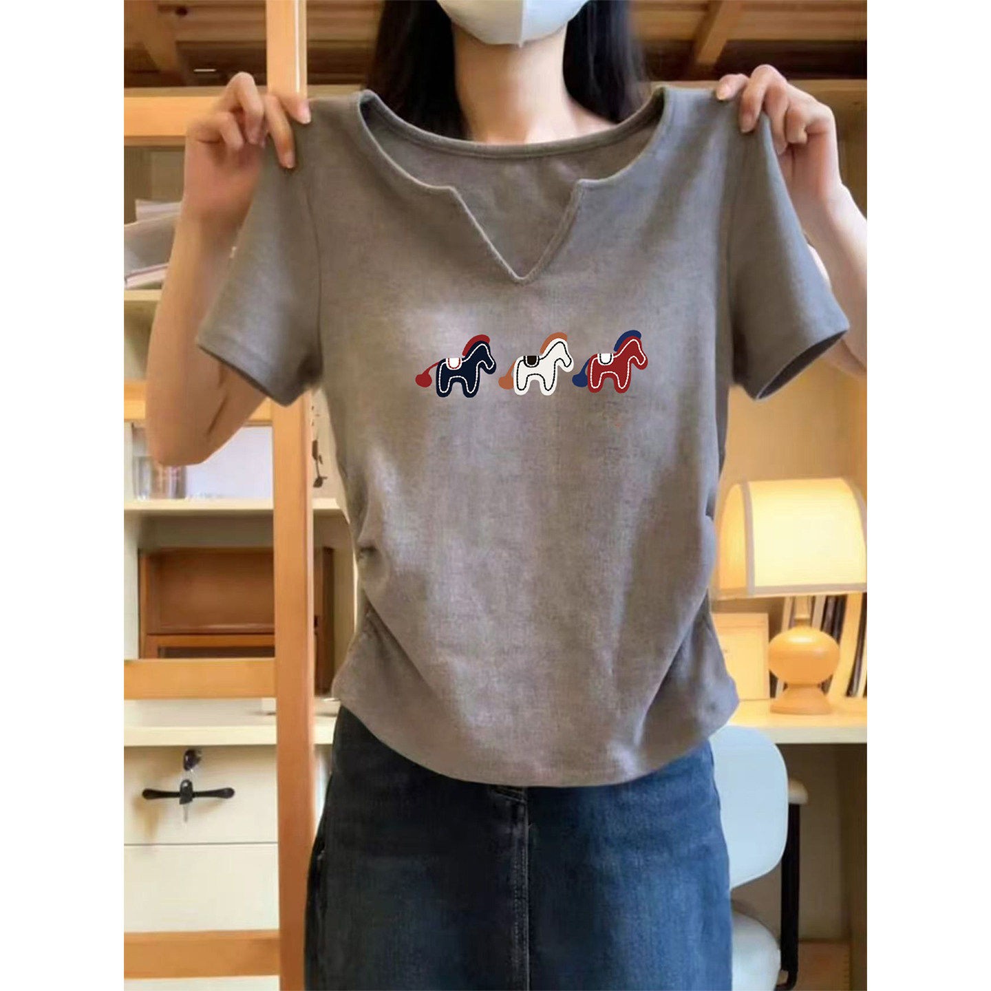 韩国收腰正肩纯棉V领短袖t恤女设计感修身显瘦驼色上衣夏季2026