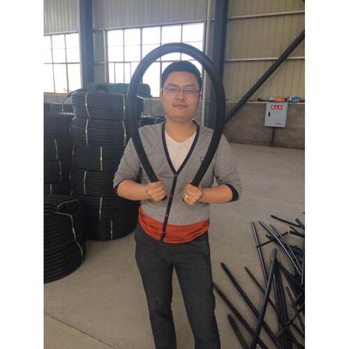 批发pe水管热熔自来水管3三4四6分1.5寸2黑硬管20 25 32 40塑料水