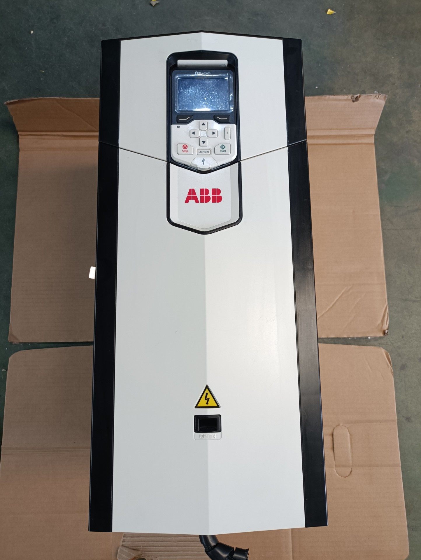 成色可充新ABB变频器ACS880-145A处理