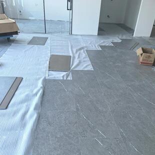 灰色地板家用租房装修工程商用水磨石大理石纹强化覆合木地板室内
