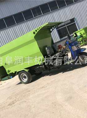 5方柴油投料车喂牛三轮电动撒料机畜牧养殖饲草撒草车牛草抛撒车