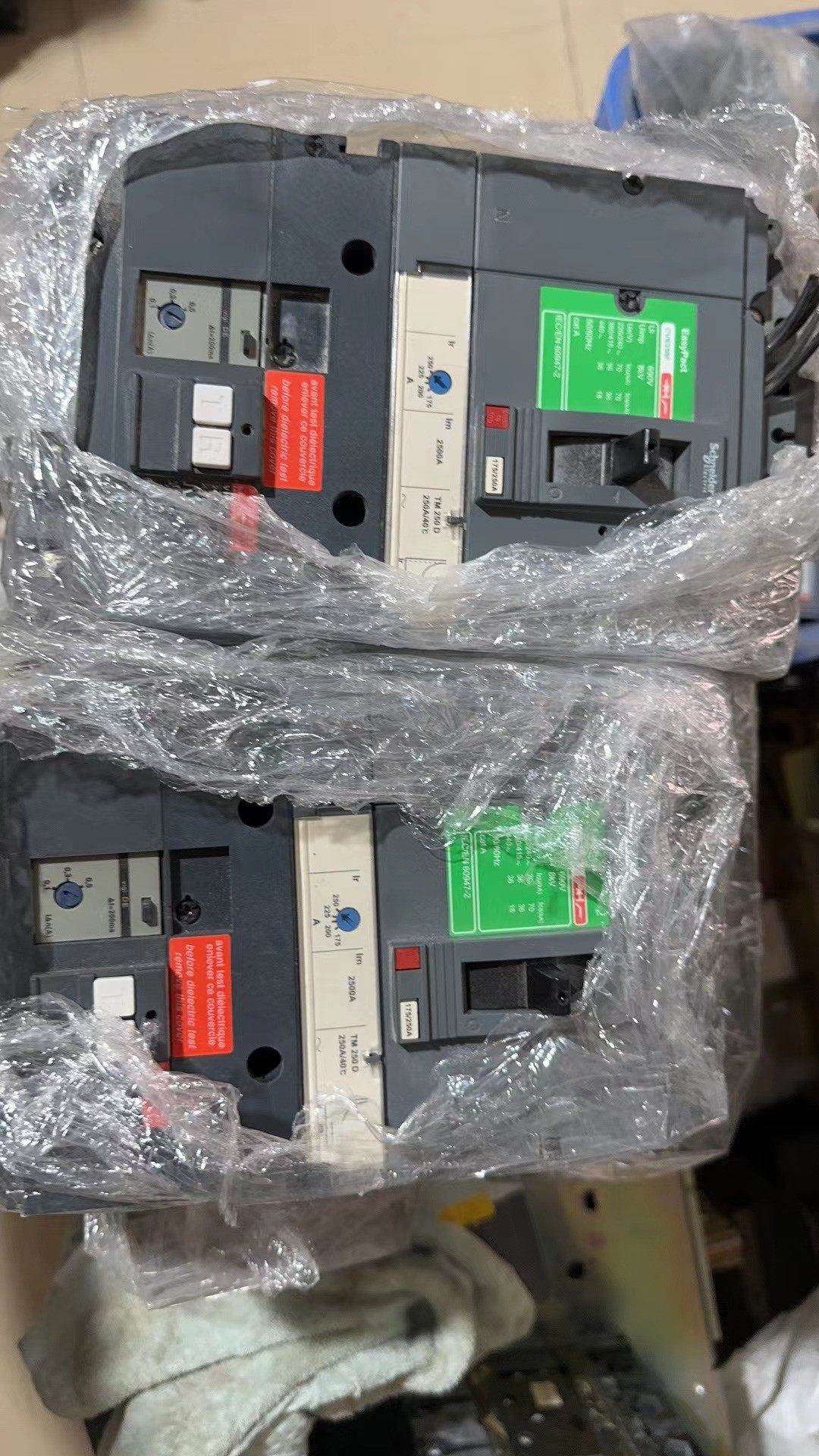 施耐德漏电断路器CVS250F 4P250A 拆机成色漂亮