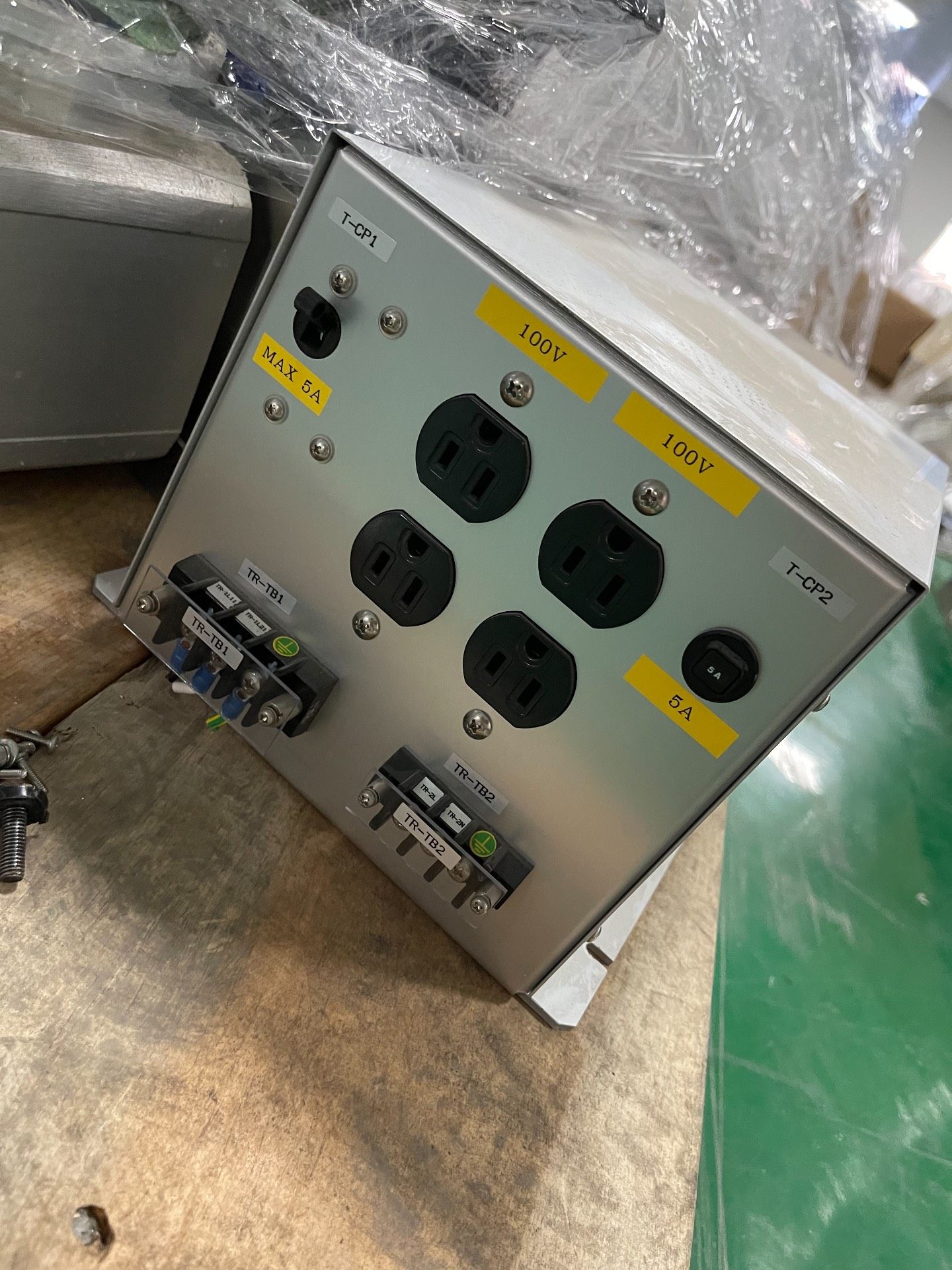 日本TOYOZUMI丰澄隔离变压器，实物图，输入220V输出