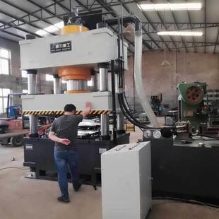 重威力暖工500吨气片冲压型液压机，三梁四成柱式拉伸成型油压机