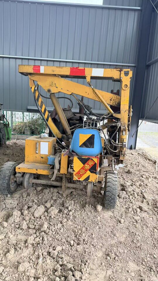 3月8日徐州可使用轮胎挖机，高速扶栏打桩机网络拍卖公告